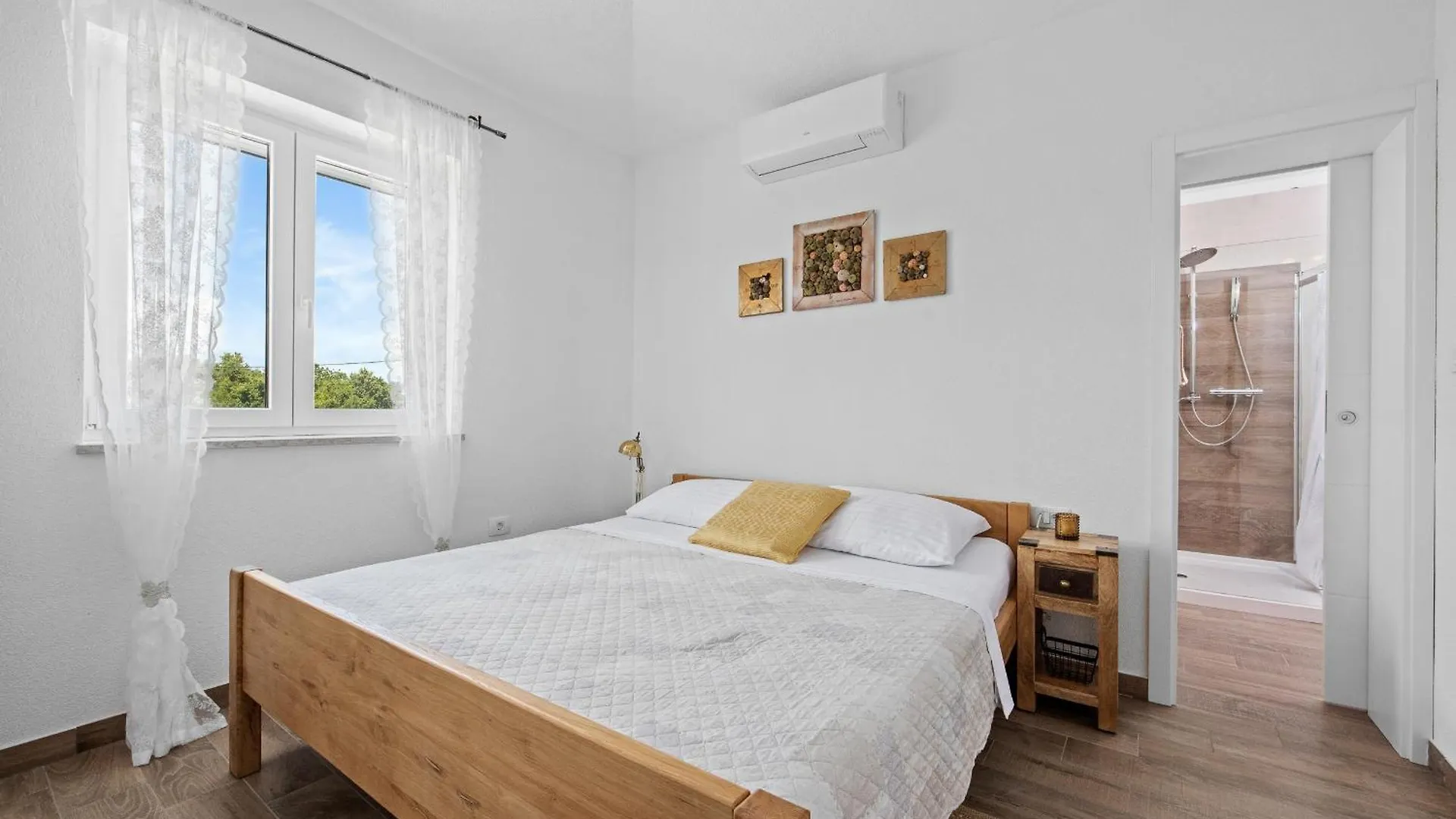Vila Javor Peruški